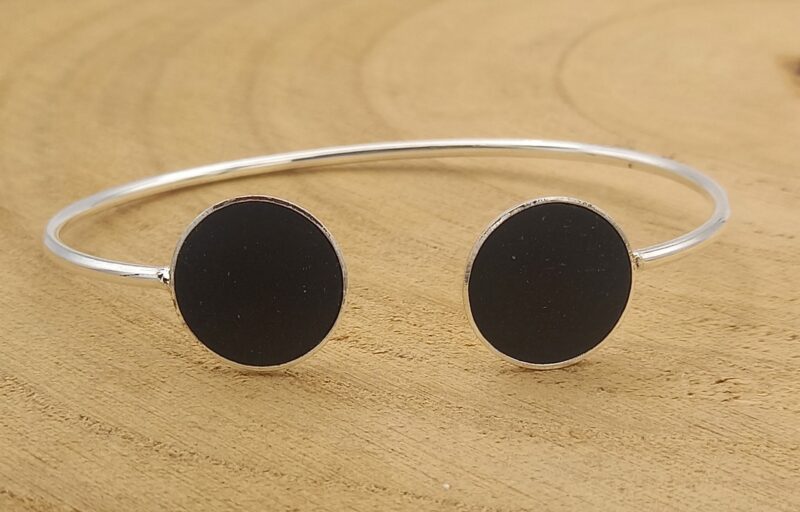 Le Bracelet « Jonc Eclipse Ecarté Argenté 2 » réglable